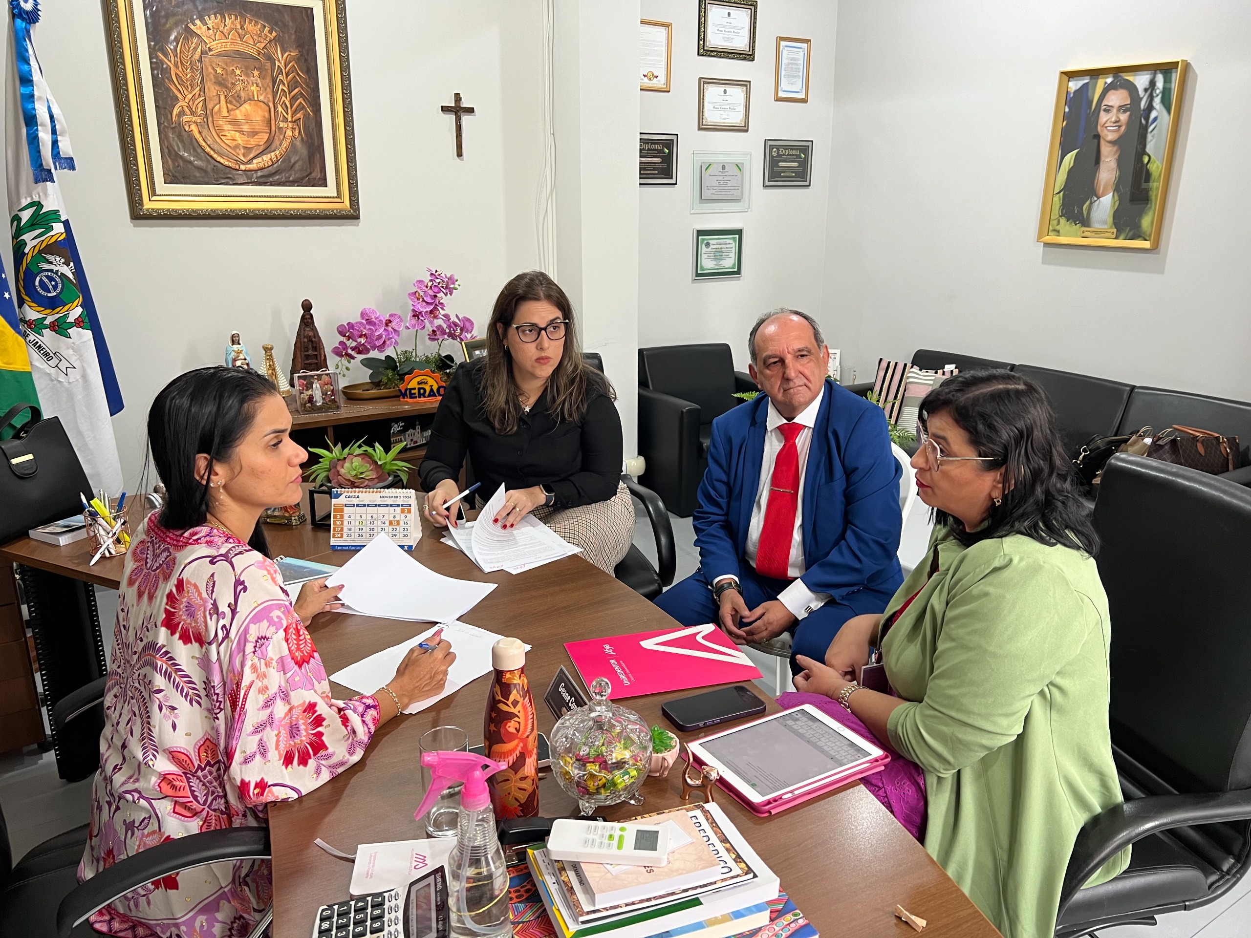 WhatsApp-Image-2024-11-06-at-10.37.27-1 Prefeitura de Cardoso Moreira Firma Parceria para Ampliar Acesso ao Ensino Superior