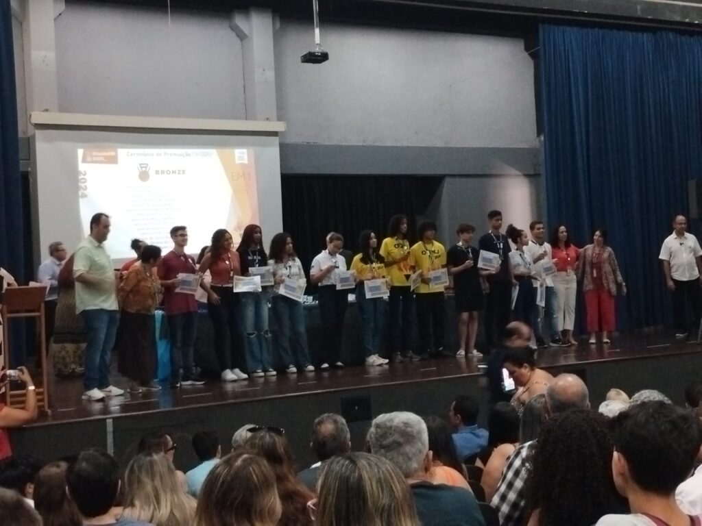 5dbb9d8f-ba9a-4e66-a6c7-fff96872f626-1024x768 Estudante Itaperunense é premiado na Olimpíada de Química do Estado do Rio de Janeiro