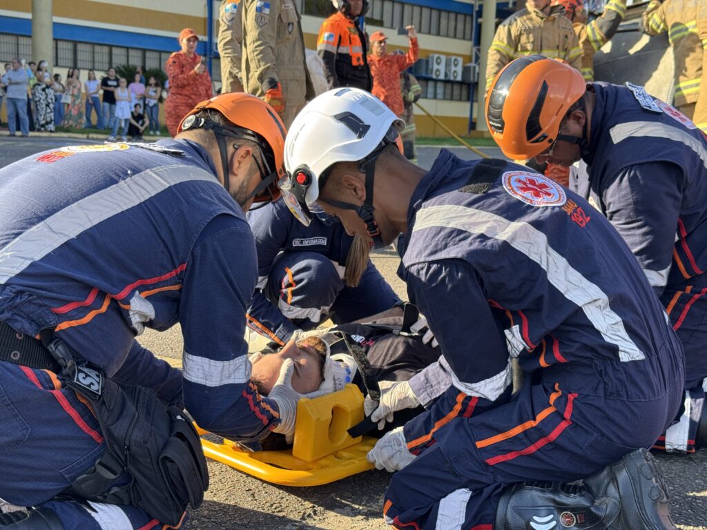 IMG_4621-1024x768 Simulação de acidente mobiliza Samu e Corpo de Bombeiros em evento da Unig Itaperuna