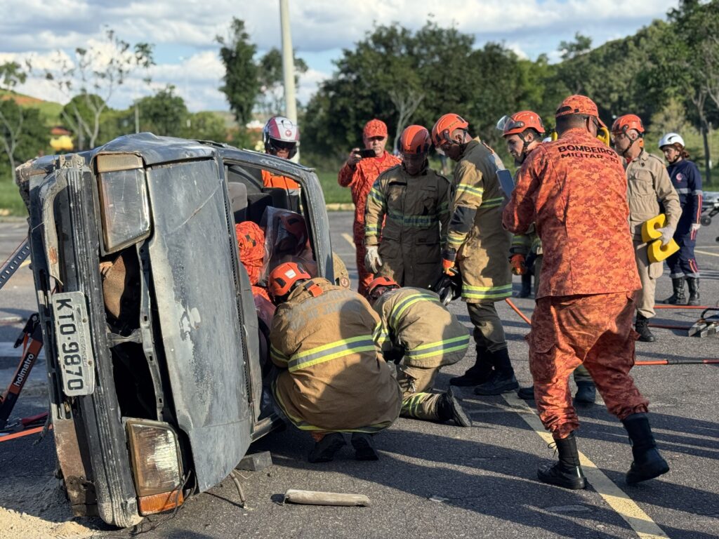 IMG_4641-1024x768 Simulação de acidente mobiliza Samu e Corpo de Bombeiros em evento da Unig Itaperuna