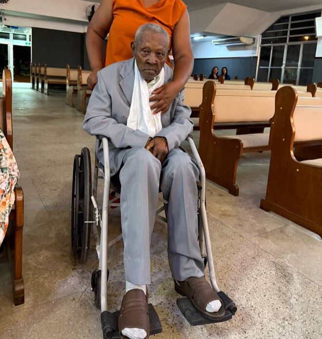 2624bc7c-ecad-4445-878a-e65b89c87c2a Idoso de 103 anos se batiza em Itaperuna: ‘Nunca é tarde para nascer de novo’